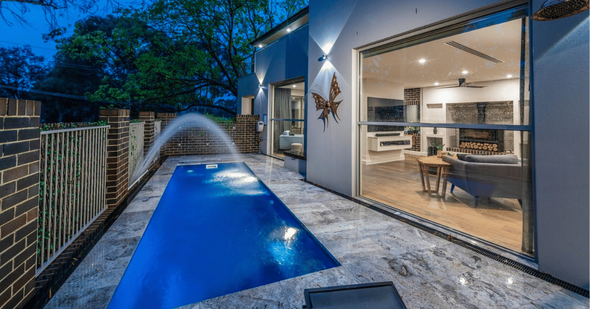 Pool lights in fbreglass Ambassador 6m pool in Blue Rock