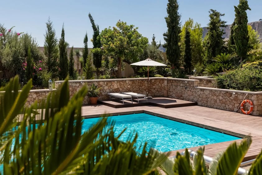 Fibreglass vs Concrete Pools: How to Choose the Right One for You